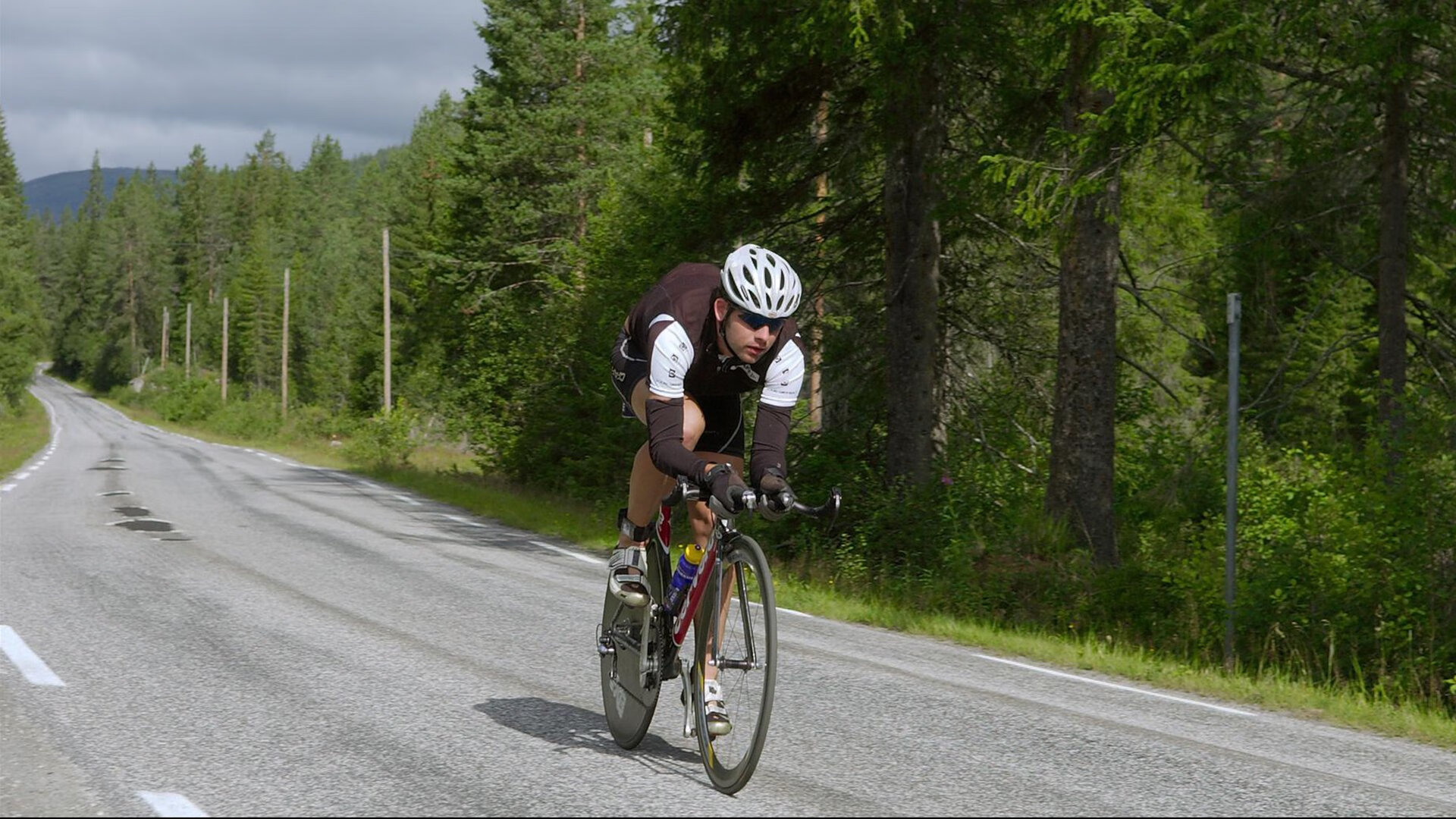 铁血防线与致命一击,阿劳霍如何统治拜仁巅峰对决
